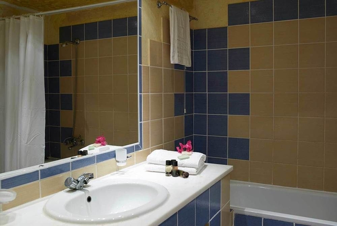 Imagen de la habitación del Hotel Mitsis Summer Palace. Foto 8