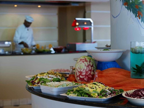 Imagen del bar/restaurante del Hotel Mitsis Summer Palace. Foto 4