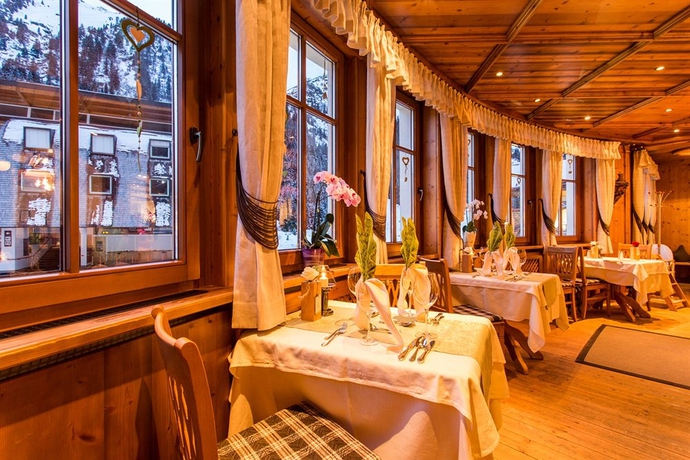 Imagen del bar/restaurante del Hotel Mittagskogel Pitztal. Foto 5