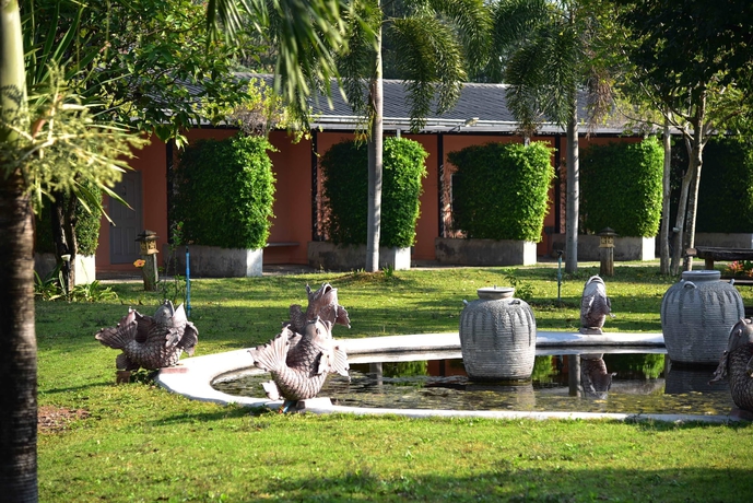 Imagen de los exteriores del Hotel Mittraphap Resort. Foto 12