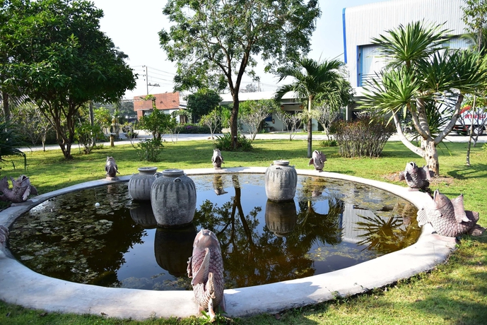 Imagen de los exteriores del Hotel Mittraphap Resort. Foto 13