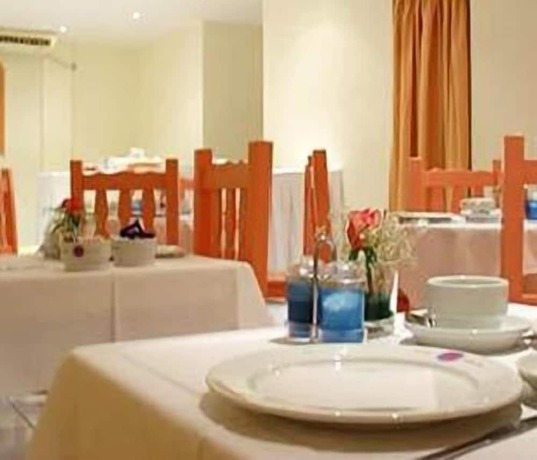 Imagen del bar/restaurante del Hotel Mitzithras. Foto 16