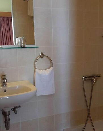 Imagen de la habitación del Hotel Mitzithras. Foto 20