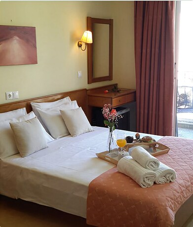Imagen de la habitación del Hotel Mitzithras. Foto 23