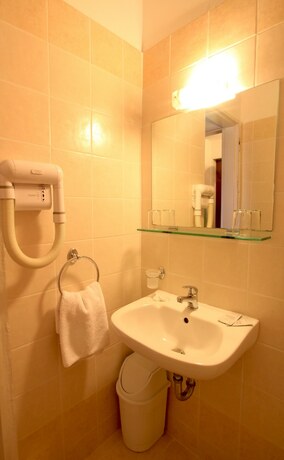 Imagen de la habitación del Hotel Mitzithras. Foto 25