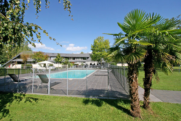 Imagen de la piscina del Hotel Miura, Aeropuerto de Chambery. Foto 17