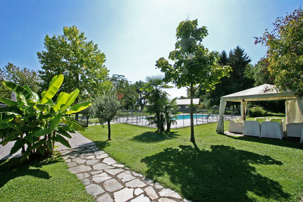 Imagen de los exteriores del Hotel Miura. Foto 15