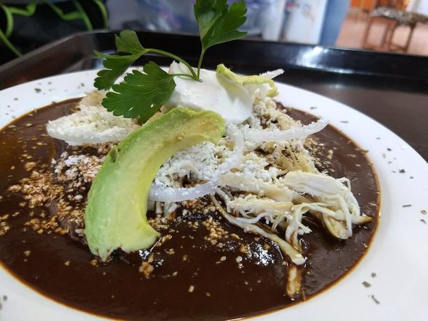 Imagen del bar/restaurante del Hotel Mixti. Foto 2