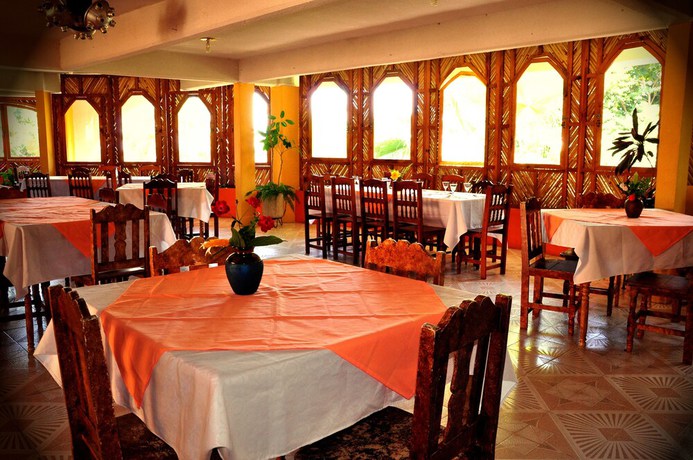 Imagen del bar/restaurante del Hotel Mixti. Foto 3