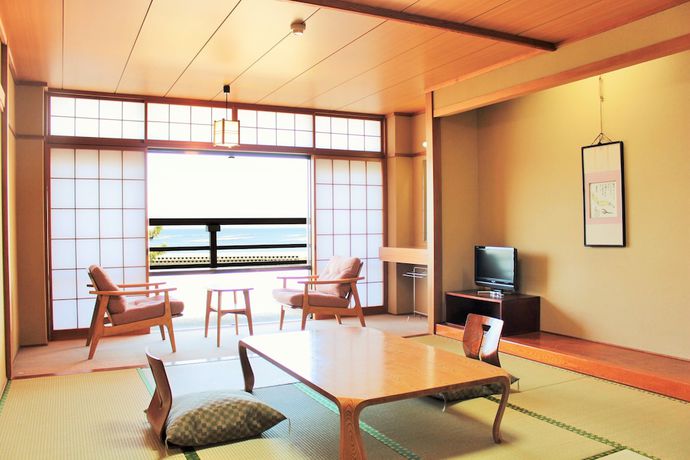Imagen de la habitación del Hotel Miyajima Seaside. Foto 2