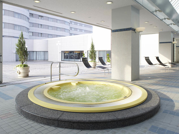 Imagen de la piscina del Hotel Miyako Gifu Nagaragawa. Foto 15