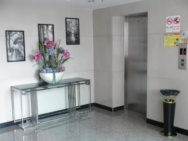 Imagen de los interiores del Hotel Mizparton. Foto 11