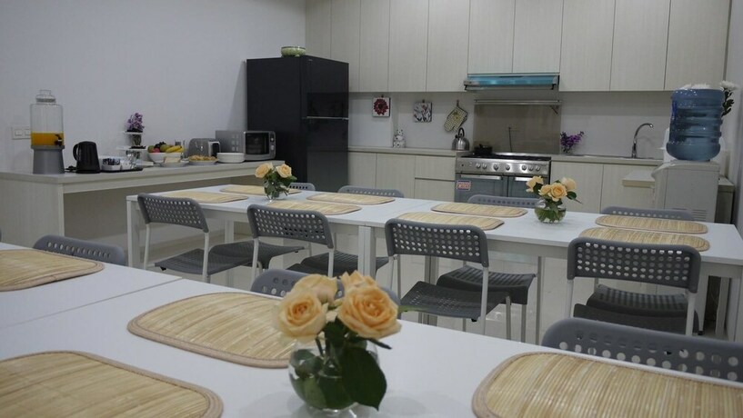 Imagen del bar/restaurante del Hotel Mk House Scbd. Foto 17