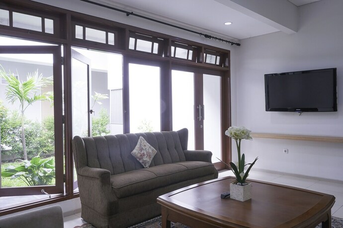 Imagen de los interiores del Hotel Mk House Tendean. Foto 28