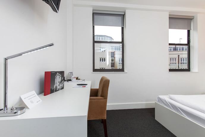 Imagen de la habitación del Hotel Mk London. Foto 5