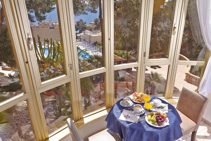 Imagen del bar/restaurante del Hotel Mll Blue Bay. Foto 2