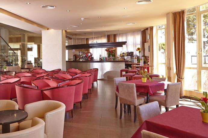 Imagen del bar/restaurante del Hotel Mll Blue Bay. Foto 3