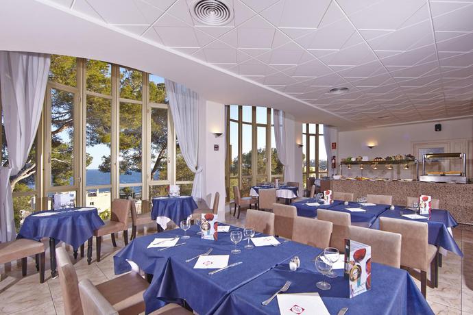 Imagen del bar/restaurante del Hotel Mll Blue Bay. Foto 4
