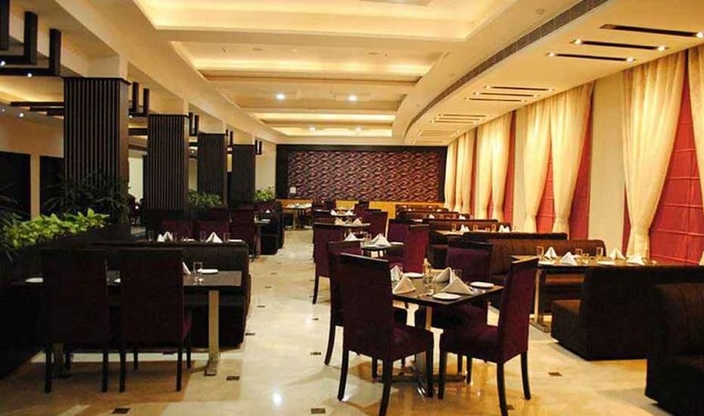 Imagen del bar/restaurante del Hotel Mm Continental. Foto 17