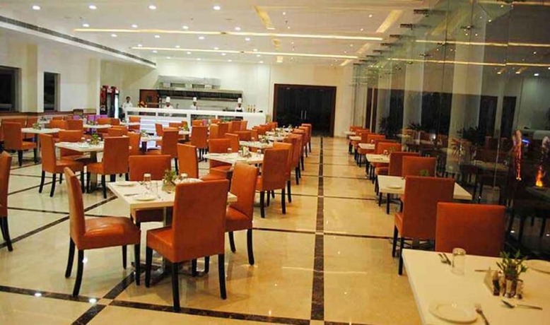 Imagen del bar/restaurante del Hotel Mm Continental. Foto 18