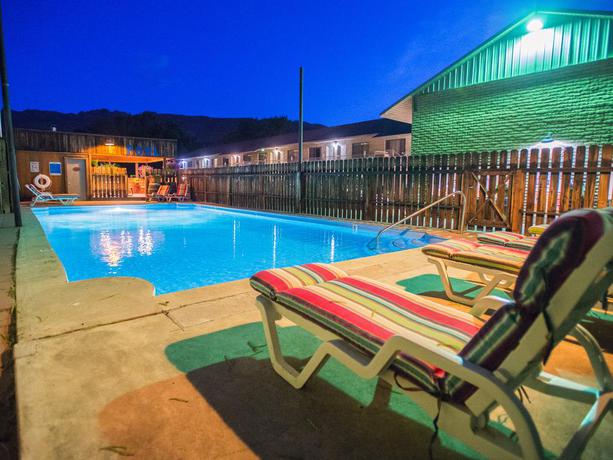 Imagen de la piscina del Hotel Moab Rustic Inn. Foto 9