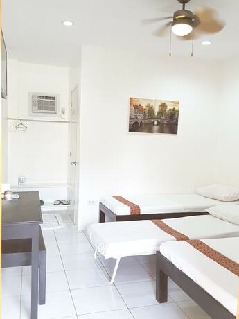 Imagen de la habitación del Hotel Moalboal Tropics. Foto 36