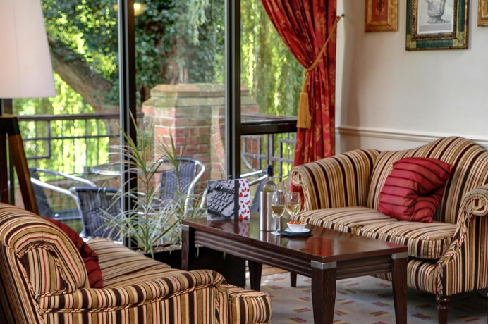 Imagen del bar/restaurante del Hotel Moat House Reading. Foto 5