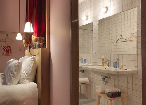 Imagen de la habitación del Hotel Mob Paris Les Puces. Foto 7