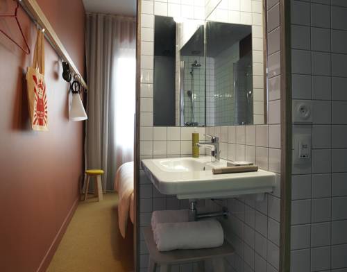 Imagen de la habitación del Hotel Mob Paris Les Puces. Foto 13