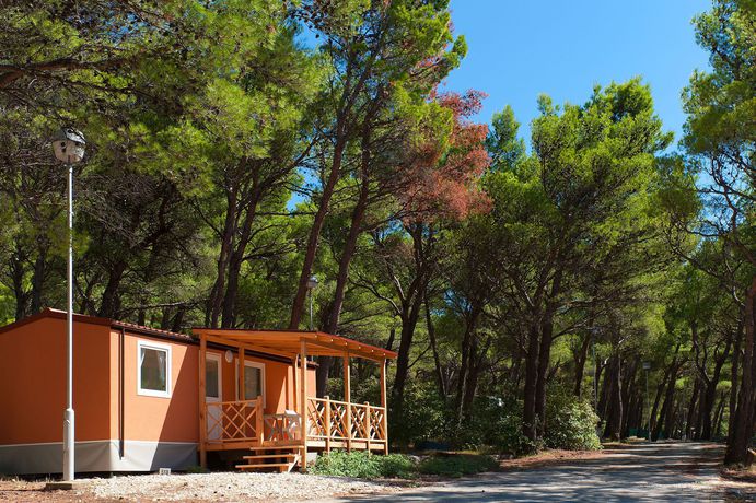 Imagen de los exteriores del Hotel Mobile Homes Baško Polje Campground. Foto 9