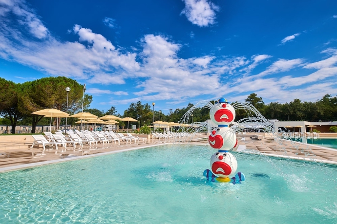 Imagen de la piscina del Hotel Mobile Homes Stella Maris. Foto 16