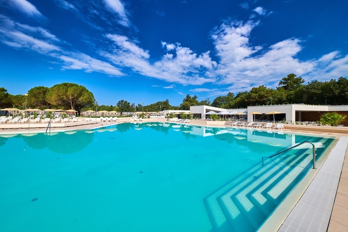 Imagen de la piscina del Hotel Mobile Homes Stella Maris. Foto 17