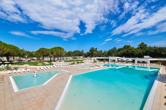 Imagen de la piscina del Hotel Mobile Homes Stella Maris. Foto 18