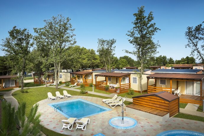 Imagen general del Hotel Mobile Homes Valkanela. Foto 5