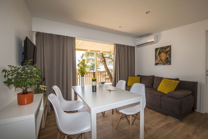 Imagen de la habitación del Hotel Mobile Homes at Camping Ugljan Resort. Foto 18