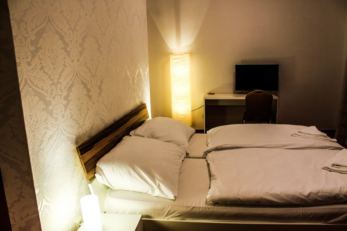 Imagen de la habitación del Hotel Modena. Foto 9