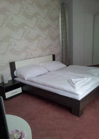 Imagen de la habitación del Hotel Modena. Foto 10