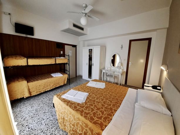 Imagen de la habitación del Hotel Modenese. Foto 14