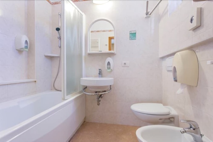 Imagen de la habitación del Hotel Modenese. Foto 17