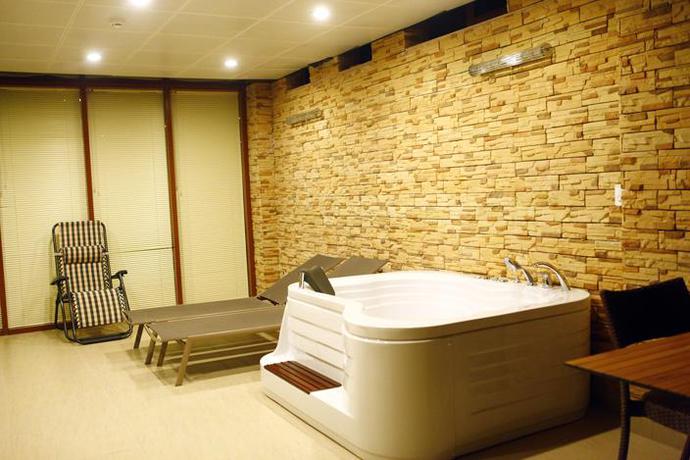 Imagen de los interiores del Hotel Modern, Baku. Foto 15