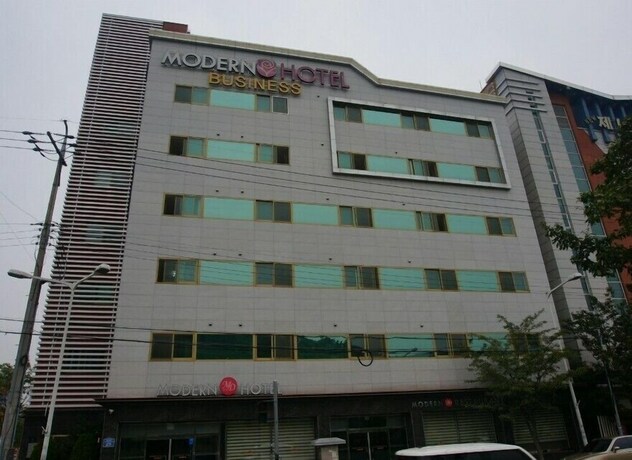 Imagen general del Hotel Modern Business. Foto 1
