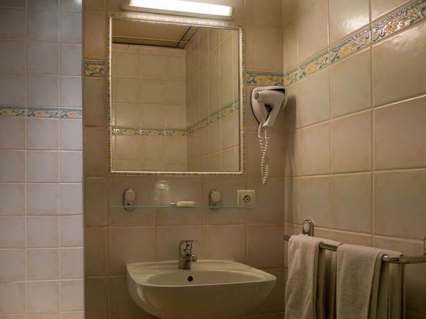 Imagen de la habitación del Hotel Modern H&ocirc;tel. Foto 15