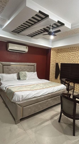 Imagen de la habitación del Hotel Modern Palace. Foto 2