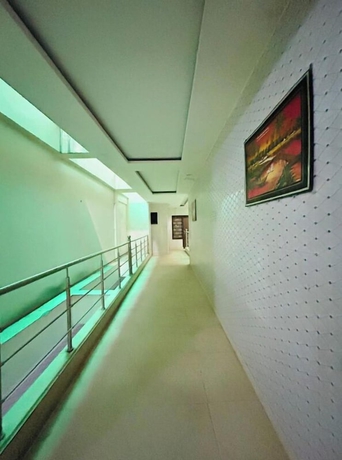 Imagen de los interiores del Hotel Modern Palace. Foto 11
