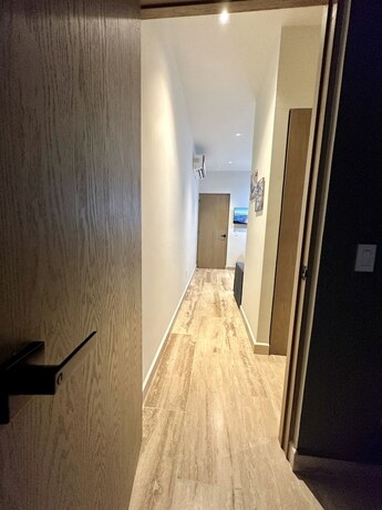 Imagen general del Hotel Modern Pool View New Condo Gym Jacuzzi. Foto 12