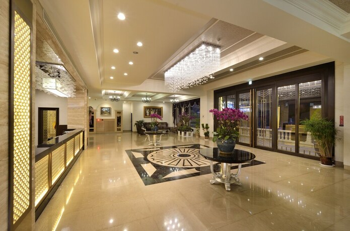 Imagen de los interiores del Hotel Modern Puli. Foto 34