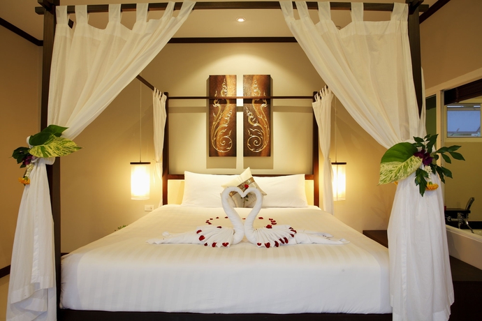 Imagen de la habitación del Hotel Modern Thai Villa Naiharn. Foto 2