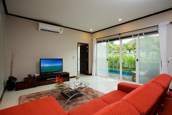 Imagen de los interiores del Hotel Modern Thai Villa Naiharn. Foto 8
