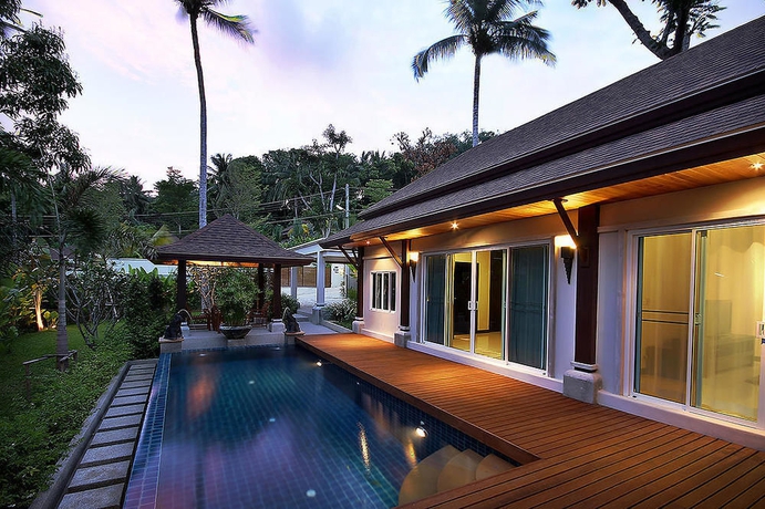 Imagen de los exteriores del Hotel Modern Thai Villa Naiharn. Foto 6