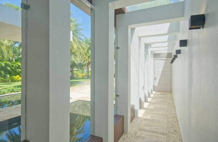 Imagen general del Hotel Modern Villa With Ocean View and Service Staff. Foto 8